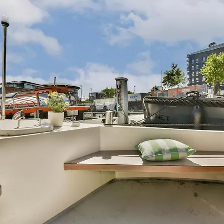 Bateau-hôtel Brand New Boat Center 'dolte' *