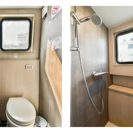 Brand New Boat Center 'dolte'