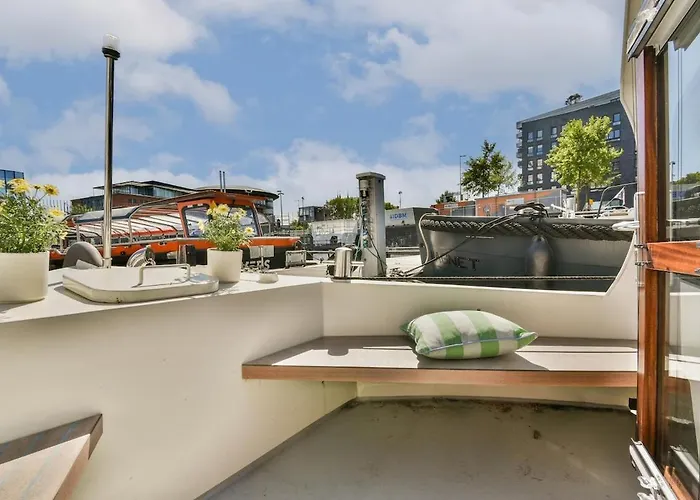 Bateau-hôtel Brand New Boat Center 'dolte' *