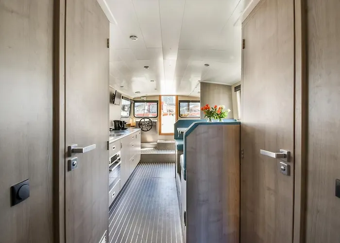 Brand New Boat Center 'dolte' * Amsterdam