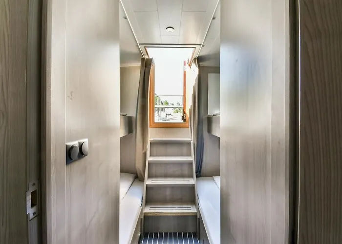 Brand New Boat Center 'dolte' *