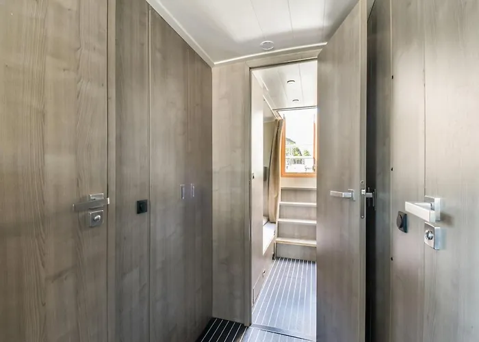 Brand New Boat Center 'dolte' *